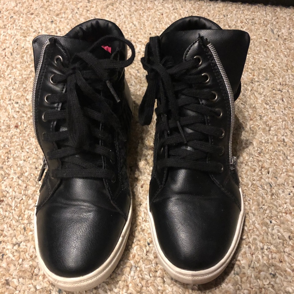 Girls Shoes size 5 medium